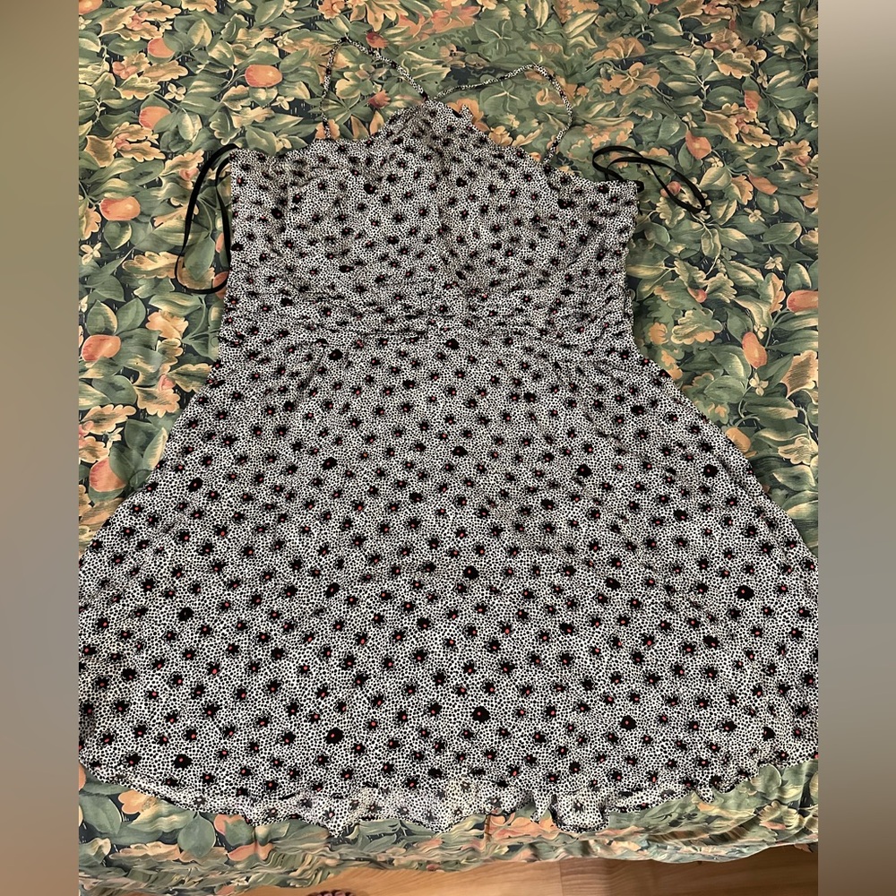 Women’s urban outfitters Floral Black and White Dress xlarge